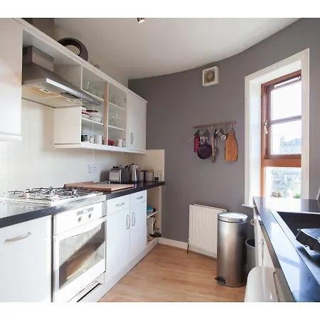 Sunny Flat W Parking Near Royal Botanic Garden