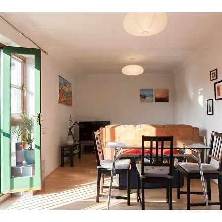 Sunny Flat W Parking Near Royal Botanic Garden *