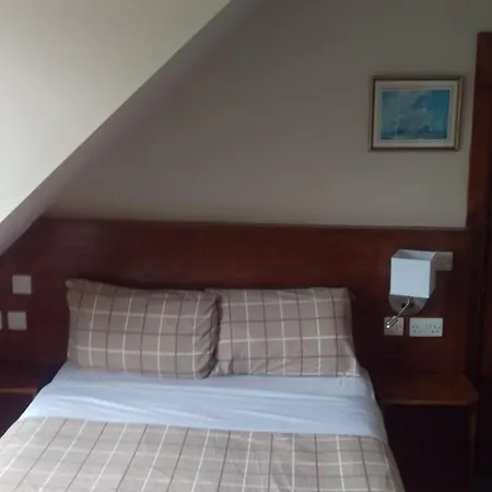 Pensión Cambridge House 3*