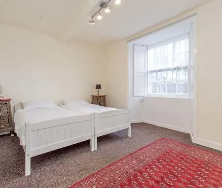 Spacious Arty