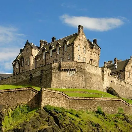 Апартаменты Grassmarket Studio *