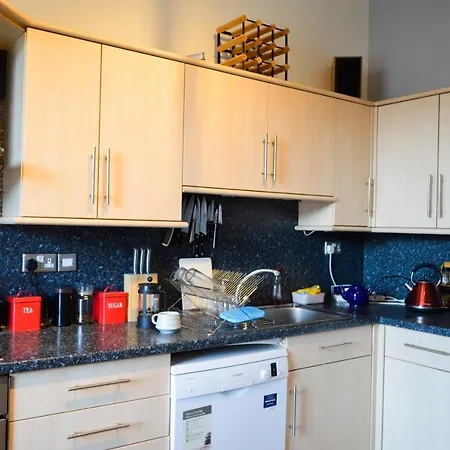 شقة Bright 2 Bedroom In City Centre