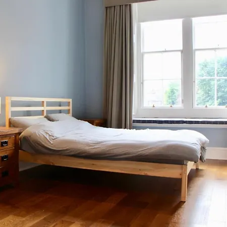 Large 3 Bedroom In Canonmills אדינבורו