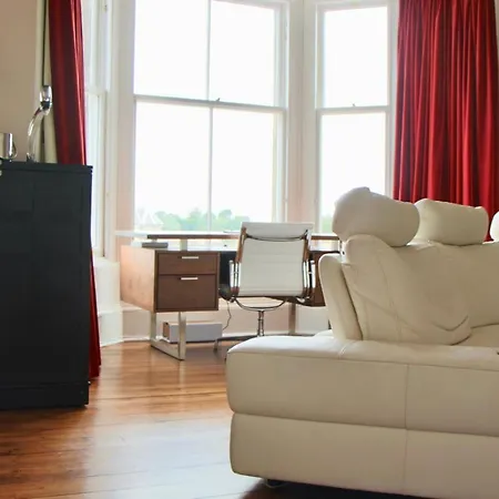Apartment Large 3 Bedroom In Canonmills