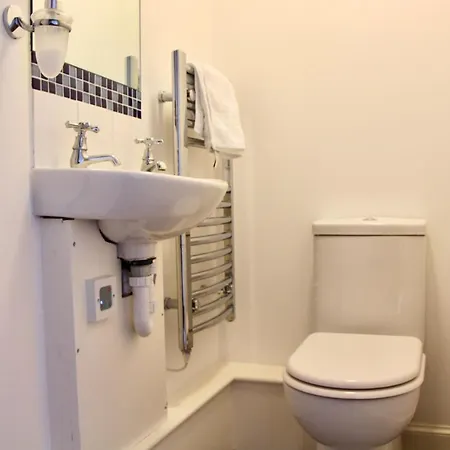 Large 3 Bedroom In Canonmills דירה אדינבורו