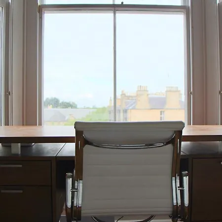 Large 3 Bedroom In Canonmills אדינבורו