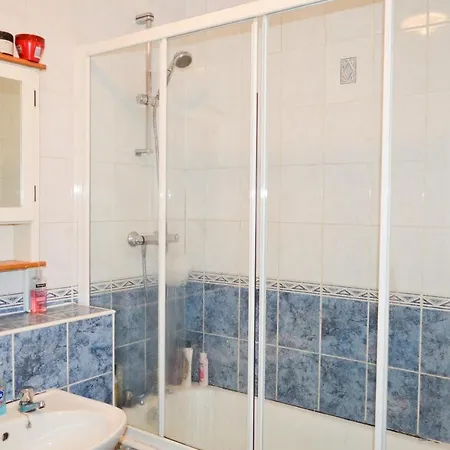 Bright 2 Bedroom In City Centre شقة