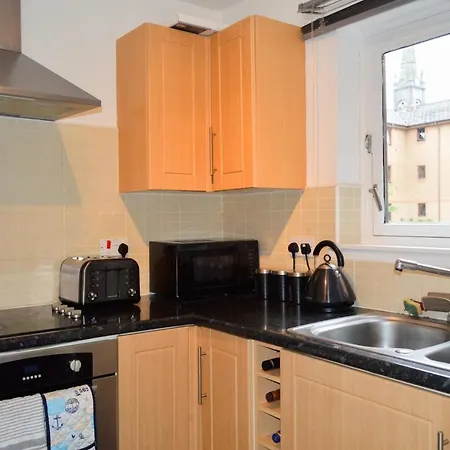 1 Bedroom Flat Near Leith Shore