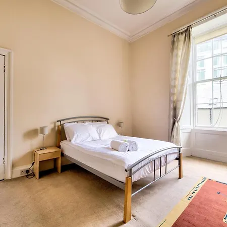 Spacious Central 3bed By The Castle Edimburgo