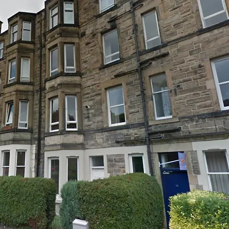 Spacious 2 Bedroom Near Holyrood Park Edinburgh