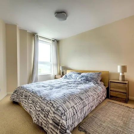 2 Bedroom In Leith By Guestready * Edinburgh
