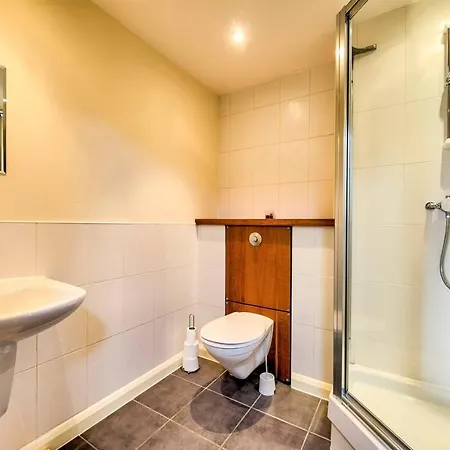 2 Bedroom In Leith By Guestready Apartment