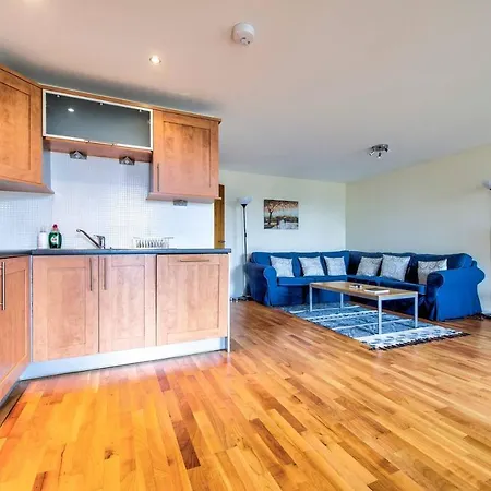 2 Bedroom In Leith By Guestready Apartment