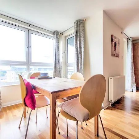 2 Bedroom In Leith By Guestready Apartment