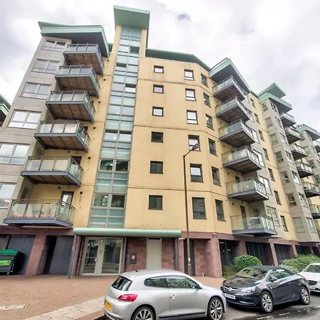 2 Bedroom In Leith By Guestready Apartment