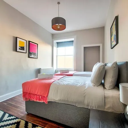 Spacious 2bd Apt Next To The Meadowsold Town Apartment