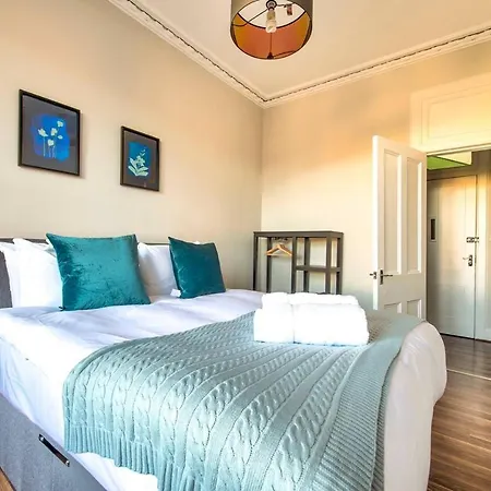 Spacious 2bd Apt Next To The Meadowsold Town Apartment *
