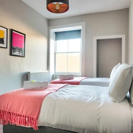 Spacious 2bd Apt Next To The Meadowsold Town Edinburgh