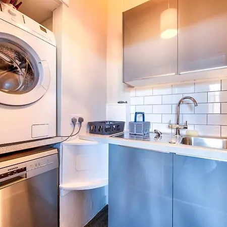 Spacious 2bd Apt Next To The Meadowsold Town