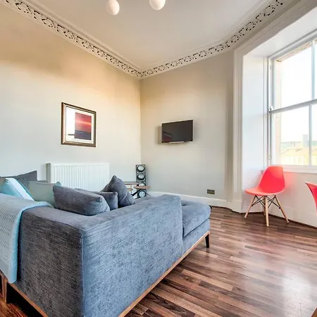 Apartment Spacious 2bd Apt Next To The Meadowsold Town