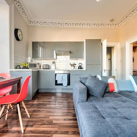 Spacious 2bd Apt Next To The Meadowsold Town