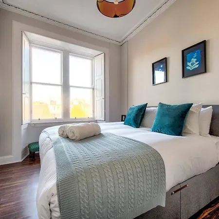 Spacious 2bd Apt Next To The Meadowsold Town Apartment *