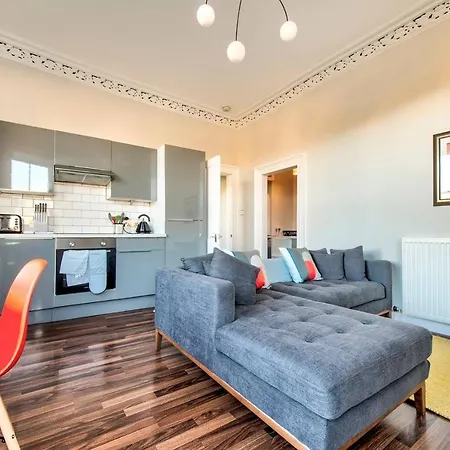 Spacious 2bd Apt Next To The Meadowsold Town Edinburgh