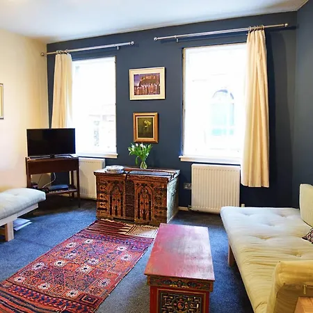Joivy Bohemian Writers Retreat In Old Town Apartment