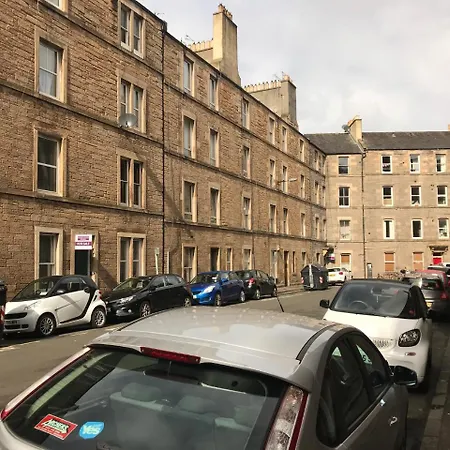 Centre Escape With Private Garden Edinburg