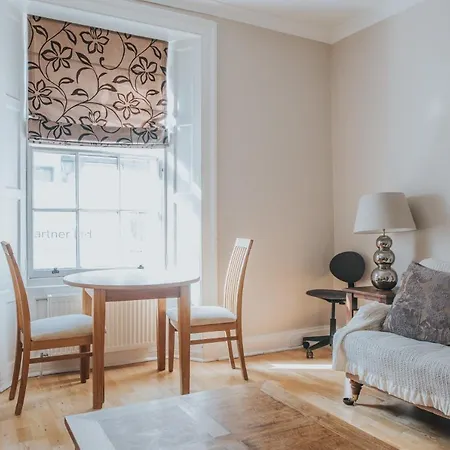 Young Street Apartments Apartment