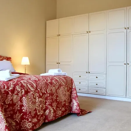 2 Bedroom In Centre *