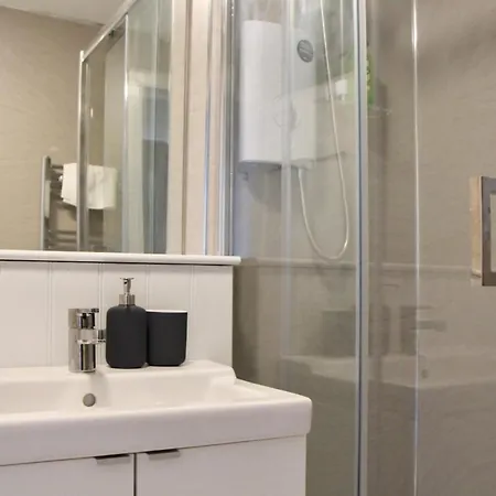2 Bedroom In Centre Apartment