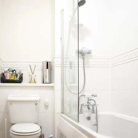 Beautifully Renovated -central Appartement