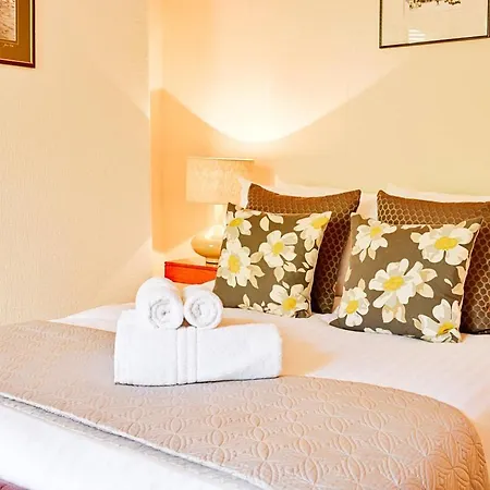 City Centre Bright & Spacious 2 Bed