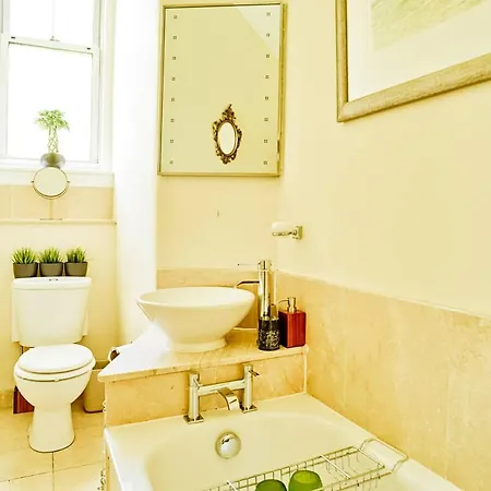 City Centre Bright & Spacious 2 Bed إدنبرة