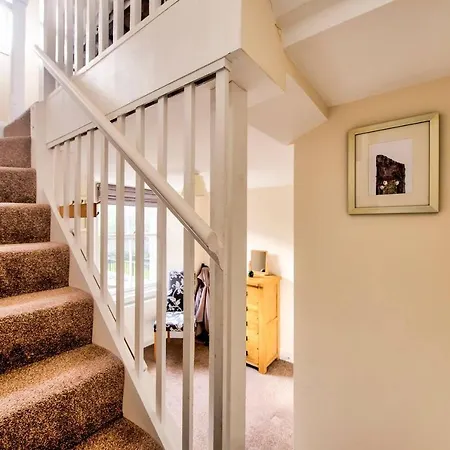 Stylish & Spacious City Centre Apt W/ Terrace * Edinburgh