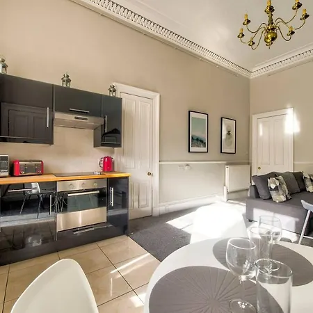 Apartment Stylish & Spacious City Centre Apt W/ Terrace Edinburgh