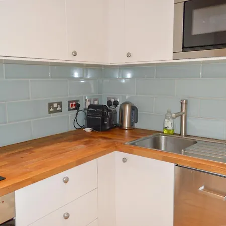 2 Bedroom In Leith