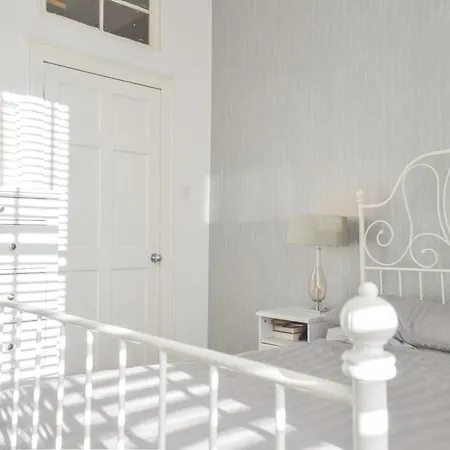 2 Bedroom In Leith