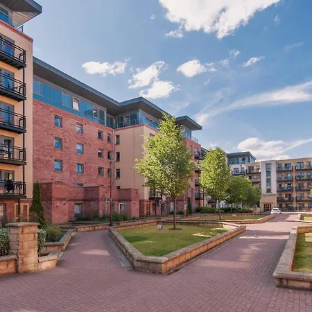 Large Ground Floor 3 Bed With Parking
