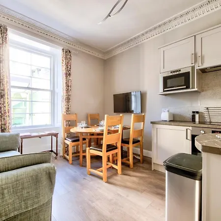 Beautifully Presented, Well Located, 2 Bed Apt. Édimbourg