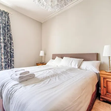 Appartement Beautifully Presented, Well Located, 2 Bed Apt. *