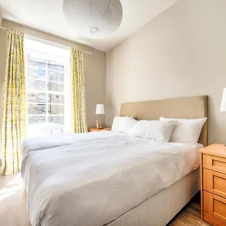 Beautifully Presented, Well Located, 2 Bed Apt. Appartement *