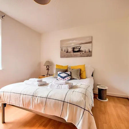 Apartamento Large Two Bedroom Flat 10 Min Bus Ride To Centre Edimburgo