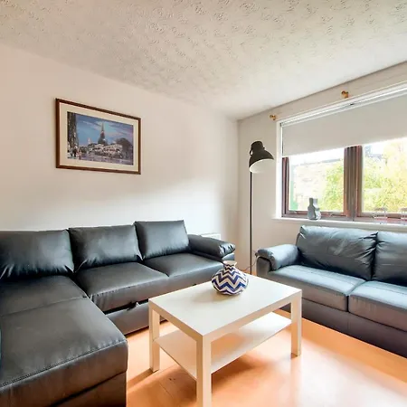 Apartamento Large Two Bedroom Flat 10 Min Bus Ride To Centre *