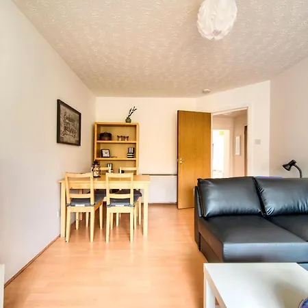 Apartamento Large Two Bedroom Flat 10 Min Bus Ride To Centre Edimburgo