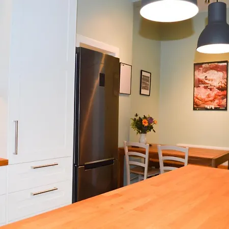 2 Bedroom In With Views * Edinburgh