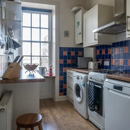Supercentral Cute Homely Flat Just Off Royal Mile * Edinburgh