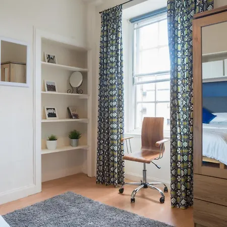 Supercentral Cute Homely Flat Just Off Royal Mile * Edinburgh