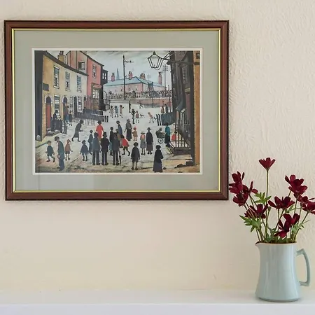 Beautifully Presented 2br Morningside Edinburgh